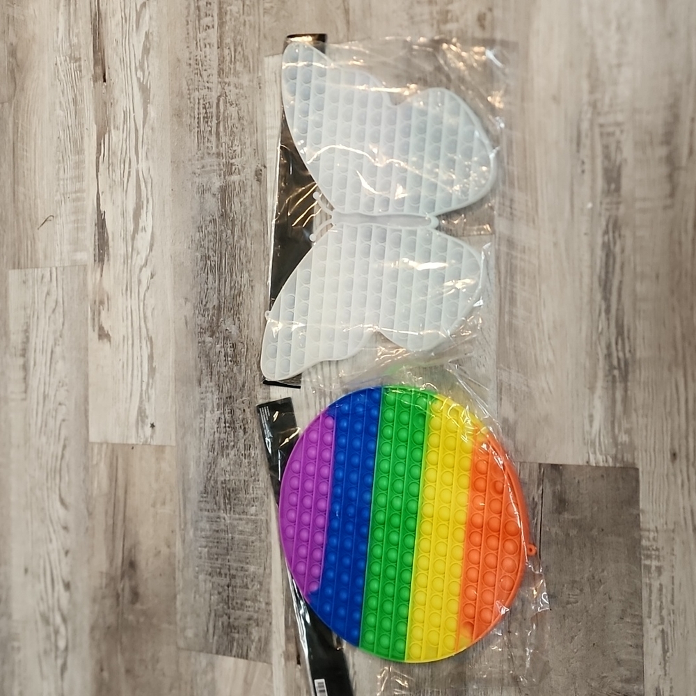 Round & butterfly push poppers